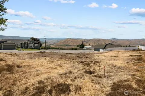 2571 Paisley St SE, East Wenatchee, WA 98802