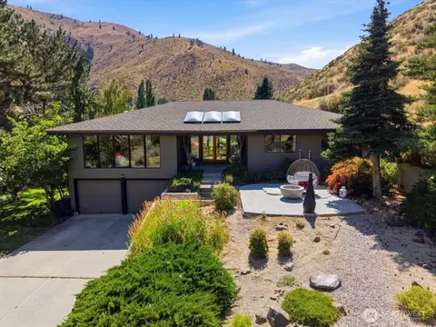1030 Canyonside Rd, Wenatchee, WA 98801
