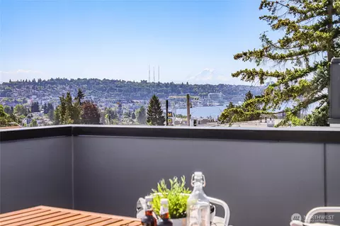 4222 Linden Ave N, Seattle, WA 98103