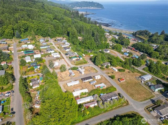 113 8th St, Clallam Bay, WA 98326