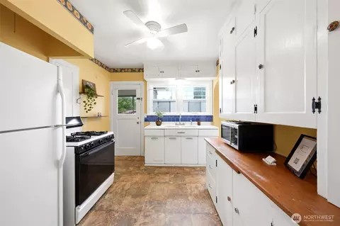 Kitchen - 36710 Us 2 Hwy, Sultan, WA 98294 photo 1 of 2