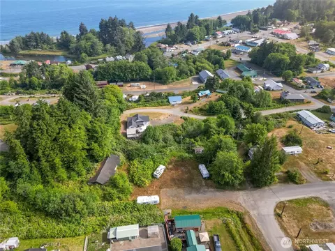 150 8th St #152, Clallam Bay, WA 98326
