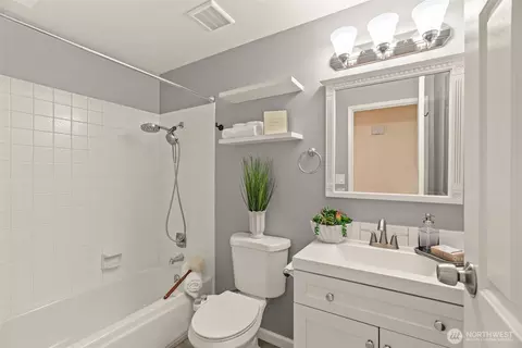 Bath - 10614 NE 149th St, Bothell, WA 98011 photo 2 of 3