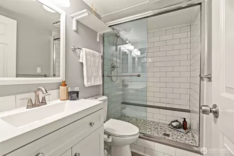 Bath - 10614 NE 149th St, Bothell, WA 98011 photo 3 of 3