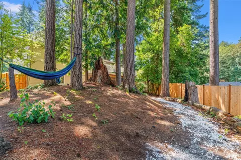 Exterior - 10614 NE 149th St, Bothell, WA 98011 photo 6 of 7