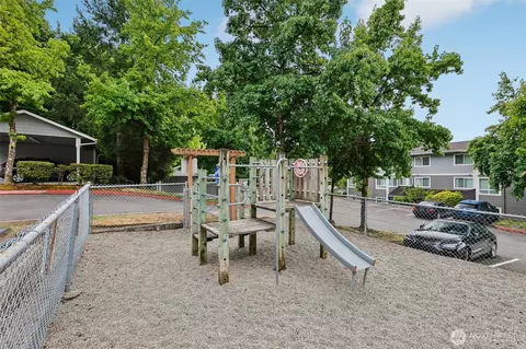 Exterior - 3924 243rd Pl SE #G-203, Bothell, WA 98021 photo 10 of 10