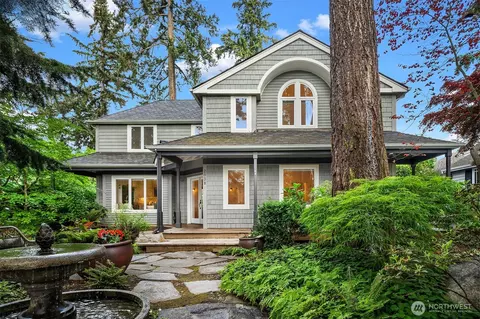 2038 9th St W, Kirkland, WA 98033