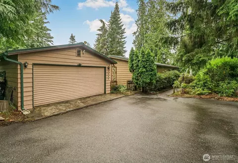 1889 Lake Dr, Camano Island, WA 98282