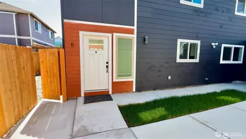 9040 17th Ave SW, Seattle, WA 98106