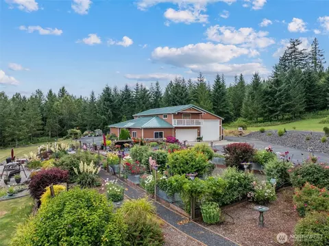 222 Volcano Ln, Chehalis, WA 98532