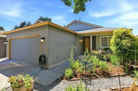 17021 SE 18th St, Vancouver, WA 98683