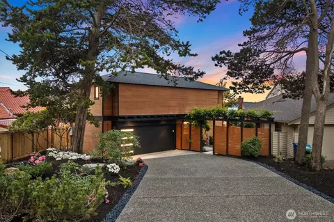 11213 Arroyo Beach Pl SW, Seattle, WA 98146