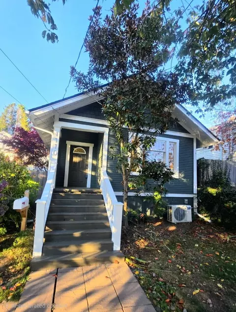 1110 NW 70th St, Seattle, WA 98117