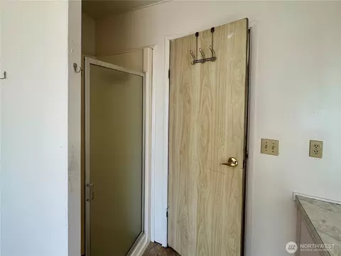 Bath - 260 E Olympic Dr, Grapeview, WA 98546 photo 3 of 3