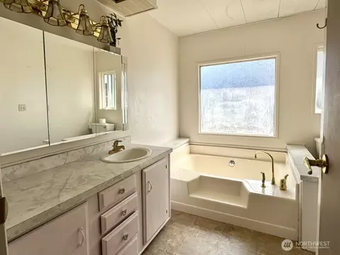 Bath - 260 E Olympic Dr, Grapeview, WA 98546 photo 2 of 3
