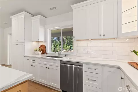 Kitchen - 850 E Vine Maple Ln, Union, WA 98592 photo 7 of 7