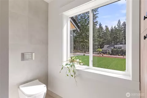 Bath - 850 E Vine Maple Ln, Union, WA 98592 photo 4 of 6