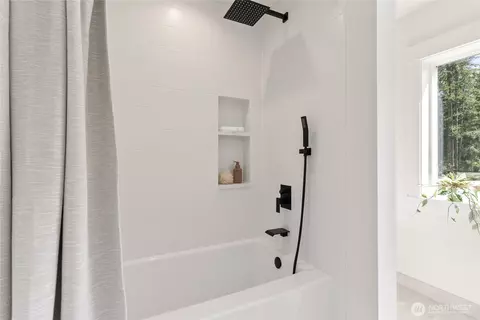 Bath - 850 E Vine Maple Ln, Union, WA 98592 photo 3 of 6