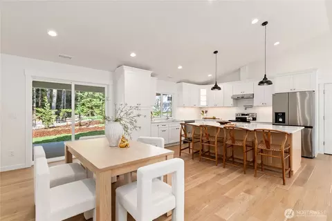 Dining - 850 E Vine Maple Ln, Union, WA 98592 photo 2 of 3