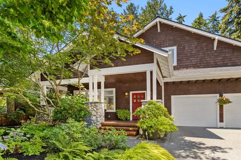687 Tiffany Meadows Dr NE, Bainbridge Island, WA 98110