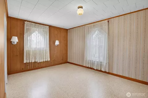 Bedroom - 231 Spruce St, Ilwaco, WA 98624 photo 3 of 3