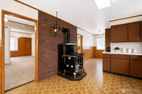 Entry Way - 231 Spruce St, Ilwaco, WA 98624 photo 1 of 1