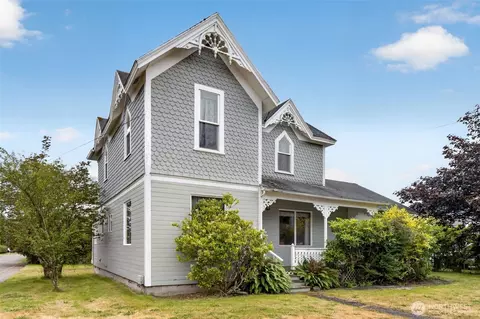 Exterior - 231 Spruce St, Ilwaco, WA 98624 photo 2 of 4