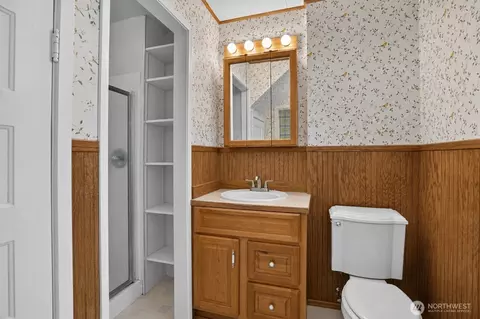 Bath - 231 Spruce St, Ilwaco, WA 98624 photo 1 of 2