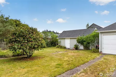 Exterior - 231 Spruce St, Ilwaco, WA 98624 photo 3 of 4