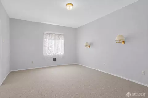 Bedroom - 231 Spruce St, Ilwaco, WA 98624 photo 2 of 3