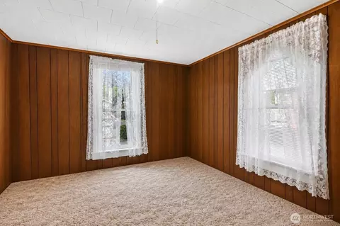 Bedroom - 231 Spruce St, Ilwaco, WA 98624 photo 1 of 3