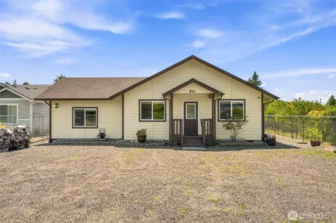 911 Mount Olympus Ave SE, Ocean Shores, WA 98569
