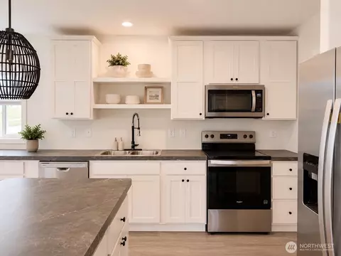 Kitchen - 1961 Crystal Mountain Dr #101, Enumclaw, WA 98022 photo 2 of 3