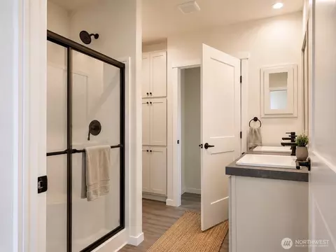 Bath - 1961 Crystal Mountain Dr #101, Enumclaw, WA 98022 photo 2 of 4