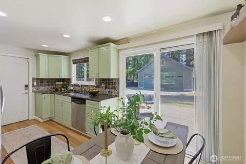 Kitchen - 20913 22nd Ave E, Spanaway, WA 98387 photo 1 of 3