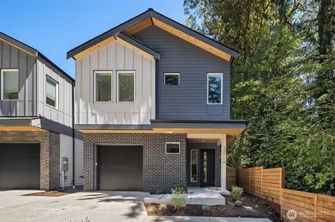 13718 84th Ave NE, Kirkland, WA 98034