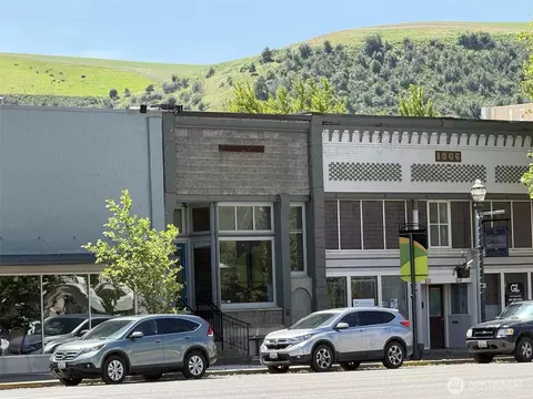 358 E Main St, Dayton, WA 99328