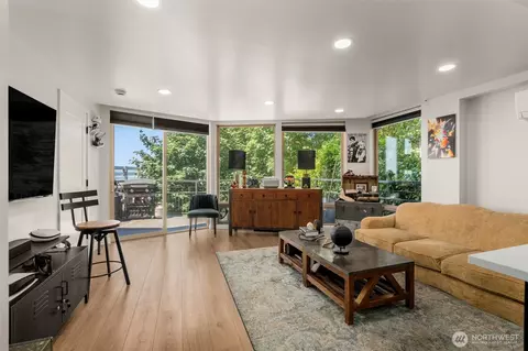 507 W Mercer St #401, Seattle, WA 98119