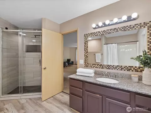 Bath - 5304 114th St NE, Everett, WA 98208 photo 4 of 4
