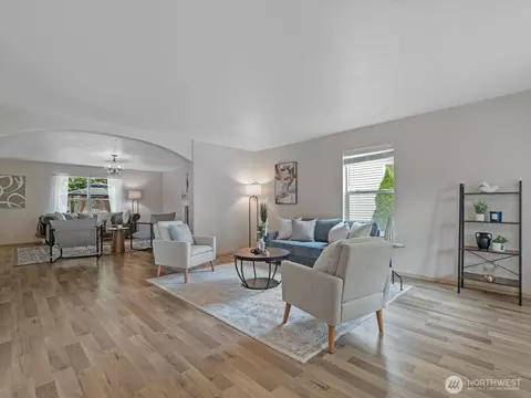 Living - 5304 114th St NE, Everett, WA 98208 photo 1 of 4