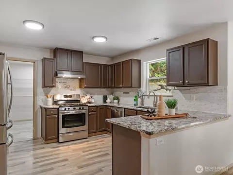 Kitchen - 5304 114th St NE, Everett, WA 98208 photo 1 of 4