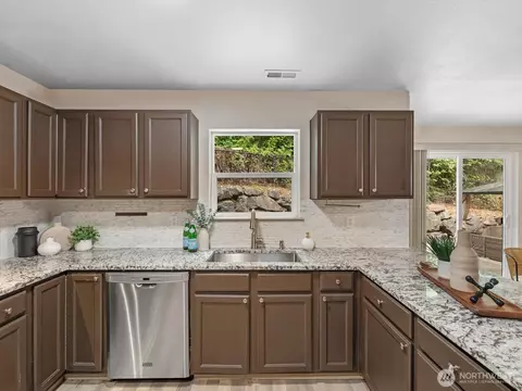 Kitchen - 5304 114th St NE, Everett, WA 98208 photo 2 of 4
