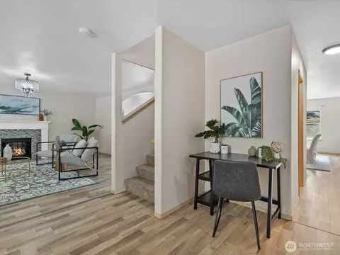 Entry Way - 5304 114th St NE, Everett, WA 98208 photo 1 of 2