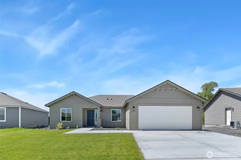 308 N Sandy Loop, Moses Lake, WA 98837