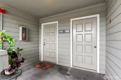 22211 6th Ave S #301, Des Moines, WA 98198