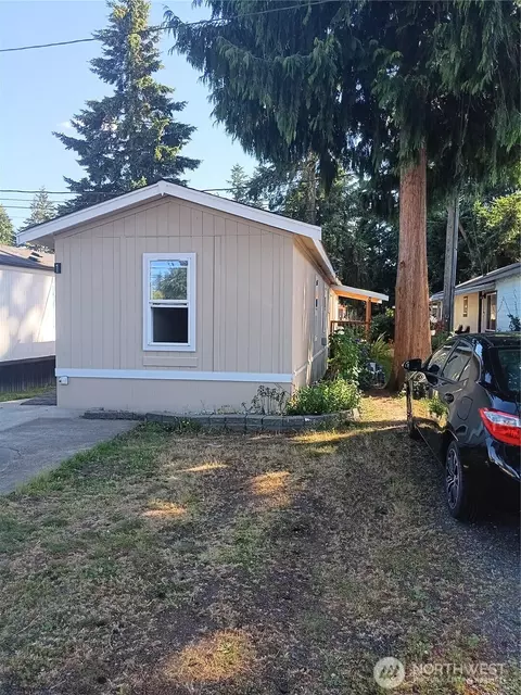 17410 52nd Ave W #1, Lynnwood, WA 98037