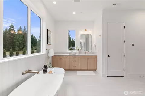 Bath - 40440 306th Ave SE, Enumclaw, WA 98022 photo 1 of 10