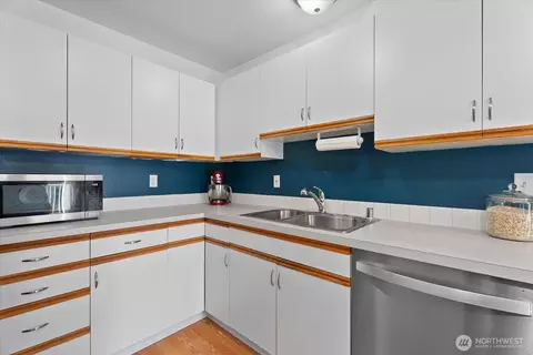 Kitchen - 1318 37th St #1408, Everett, WA 98201 photo 2 of 3