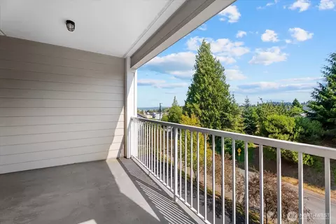 Exterior - 1318 37th St #1408, Everett, WA 98201 photo 2 of 4