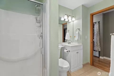 Bath - 1318 37th St #1408, Everett, WA 98201 photo 2 of 2